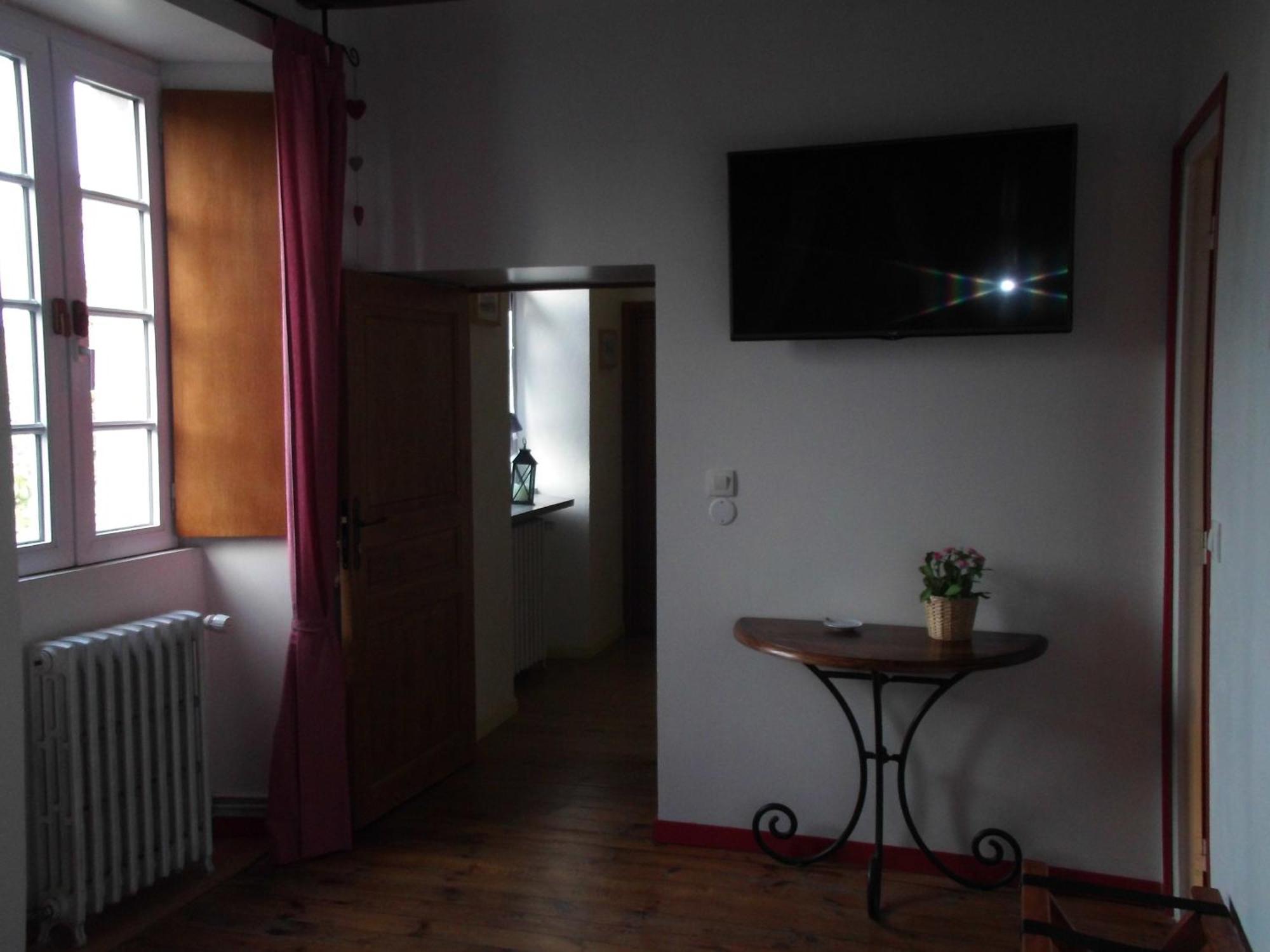 Le Clos Des Tilleuls D Day Home, Chambres D'Hotes, Suite Avec Sauna Privatif, Suite Avec Balneotherapie Privative, En Supplement Option Spa Bain A Remous La Vendelée Pokój zdjęcie