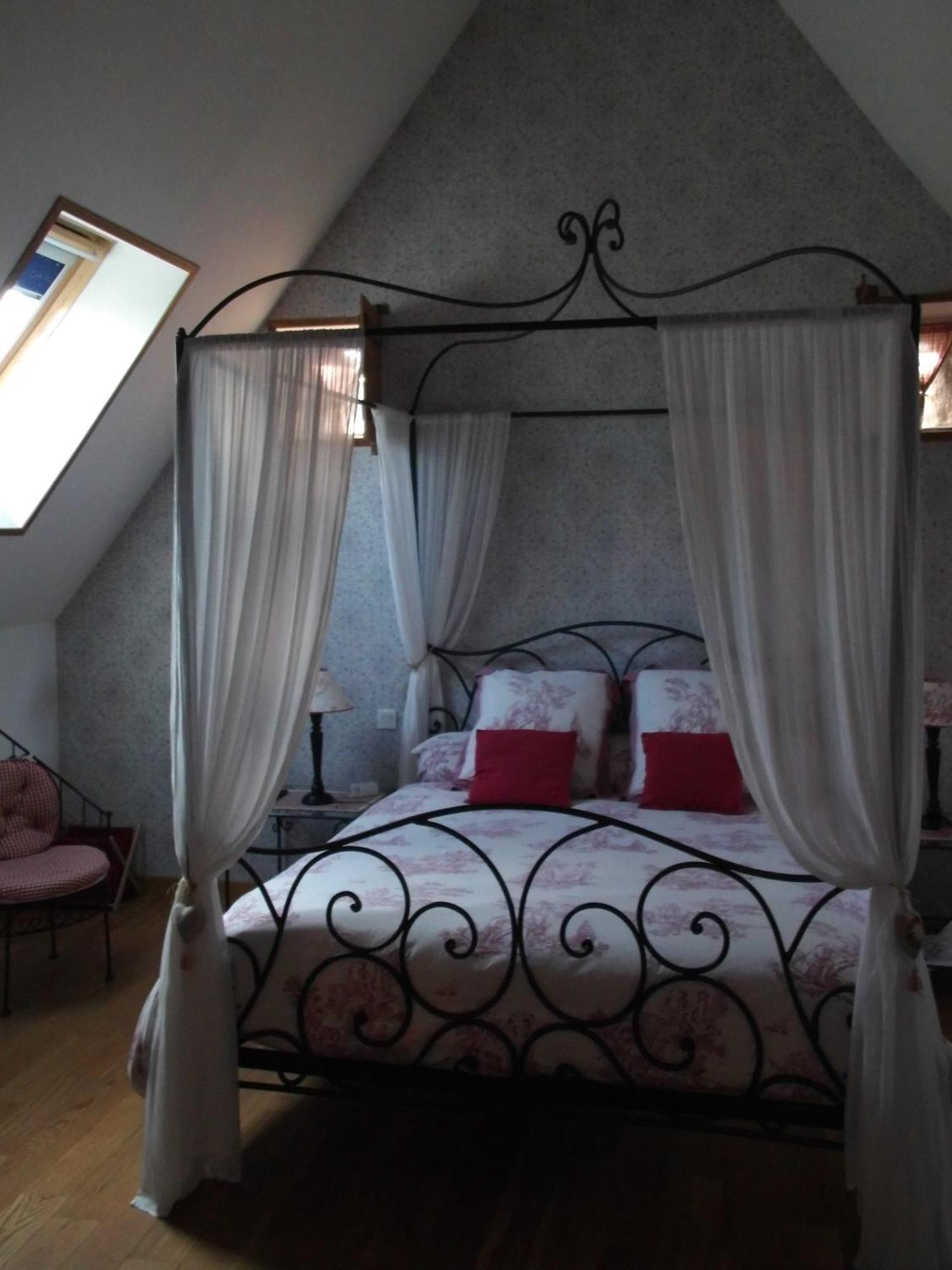 Le Clos Des Tilleuls D Day Home, Chambres D'Hotes, Suite Avec Sauna Privatif, Suite Avec Balneotherapie Privative, En Supplement Option Spa Bain A Remous La Vendelée Pokój zdjęcie